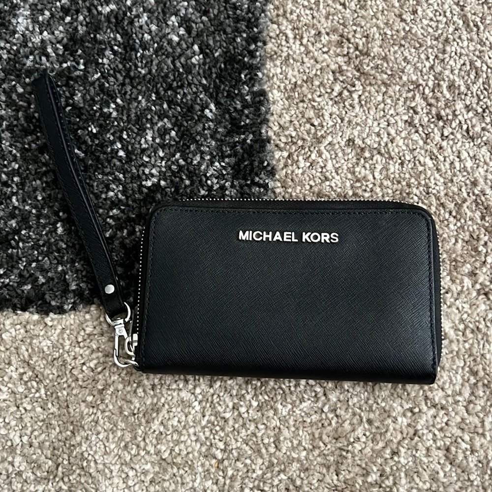 Michael Kors wristlet wallet